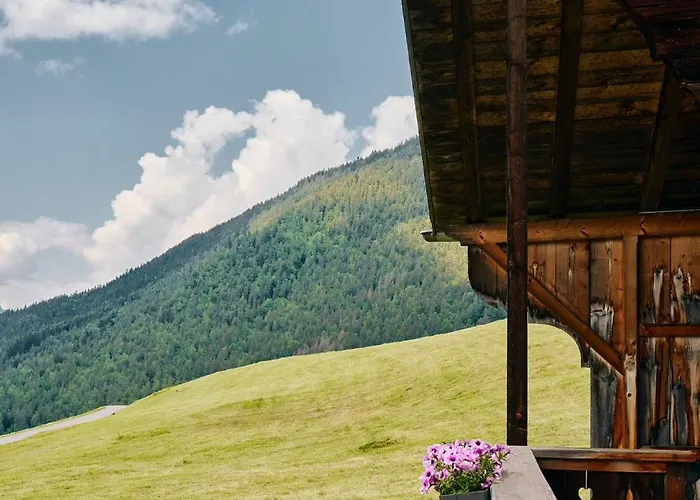 Vakantiehuis Renovated On Of The Picturesque Village Rougemont